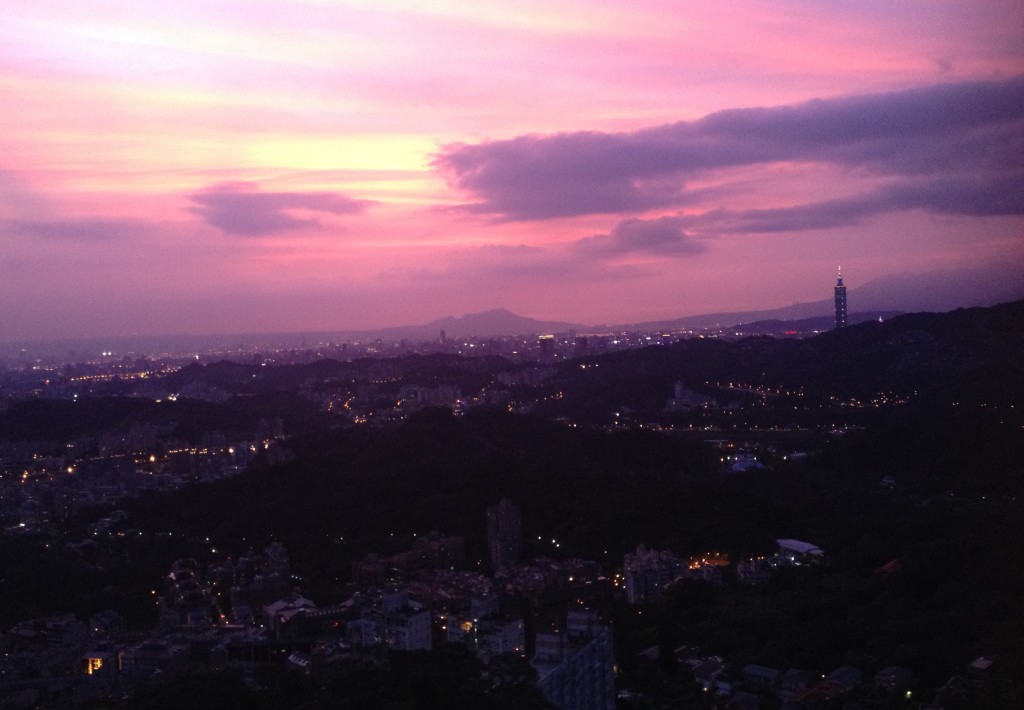 Sunset viewed from Maokong Mountain. The redish-purple colour is caused by the heavy smog reflecting the sunlight differently. 